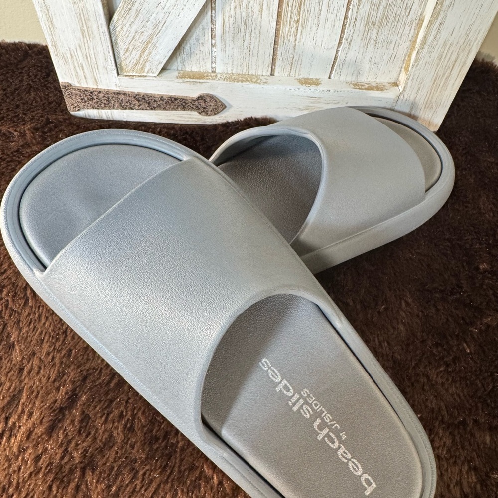 J SLIDE SQUISH BEACH SLIDE GREY EVA VERY COMFORTABLE Size 8‎ and 10 New in box